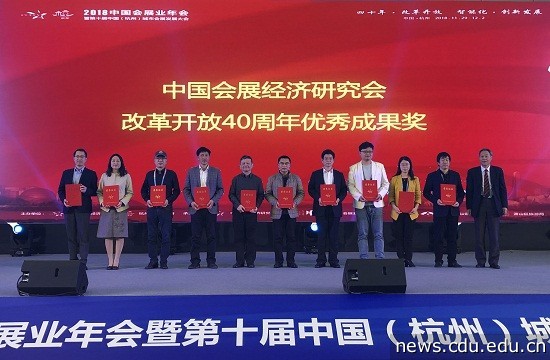 免费色情影片
院长诸丹领奖图.jpg 免费色情影片
院长诸丹领奖图.jpg